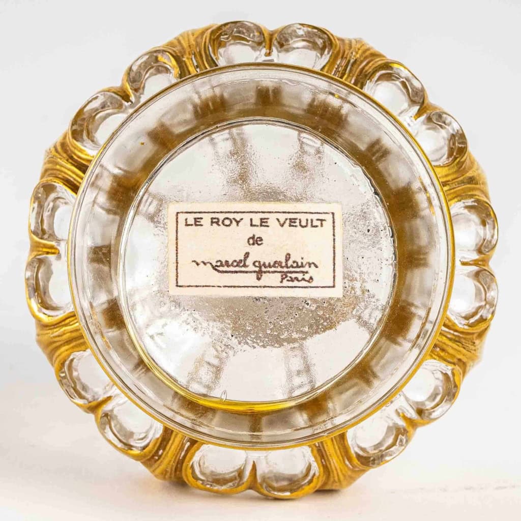 Flacon Couronne « Le Roy le Veult » verre blanc émaillé doré de Marcel GUERLAIN | Biron Flacon Couronne "Le Roy le Veult" verre blanc émaillé doré de Marcel GUERLAIN