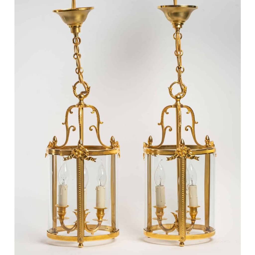 Paire de lanternes de style Louis XVI. | Biron |||||