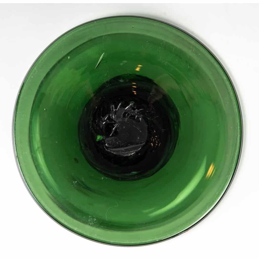 Vase en Cristal de couleur vert, XXème siècle . | Biron Vase en Cristal de couleur vert, XXème siècle .