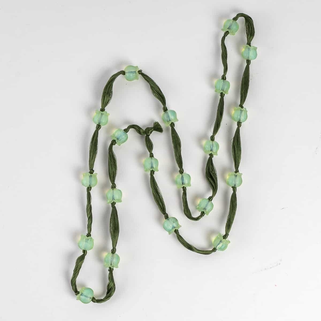 Collier Sautoir « Muguet » verre opalescent de René LALIQUE | Biron Collier Sautoir « Muguet » verre opalescent de René LALIQUE