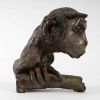 Sculpture en bronze représentant un singe accroché à une branche signé Tassel (4/8) | Biron Sculpture en bronze représentant un singe accroché à une branche signé Tassel (4/8)