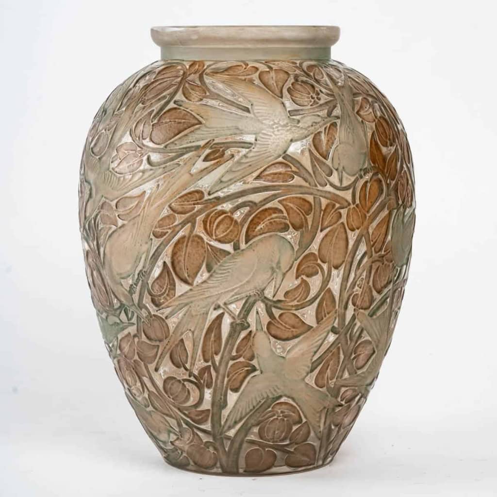 Vase « Martin Pêcheurs » verre blanc patiné vert et sépia de René LALIQUE | Biron Vase "Martin Pêcheurs" verre blanc patiné vert et sépia de René LALIQUE