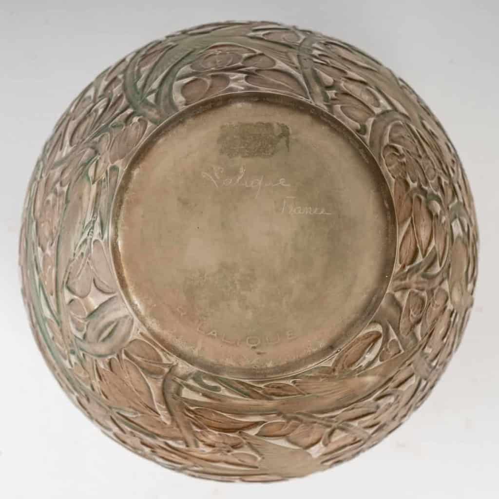 Vase « Martin Pêcheurs » verre blanc patiné vert et sépia de René LALIQUE | Biron Vase "Martin Pêcheurs" verre blanc patiné vert et sépia de René LALIQUE
