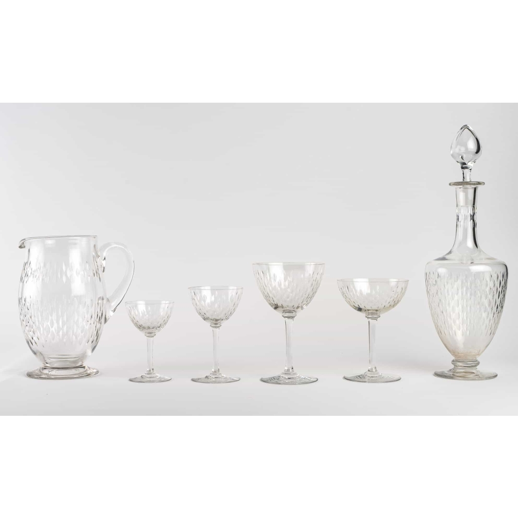 Service « Paris » cristal blanc taillé – 42 Pièces (40 Verres + 1 Carafe + 1 Pichet) de BACCARAT | Biron Service "Paris" cristal blanc taillé - 42 Pièces (40 Verres + 1 Carafe + 1 Pichet) de BACCARAT