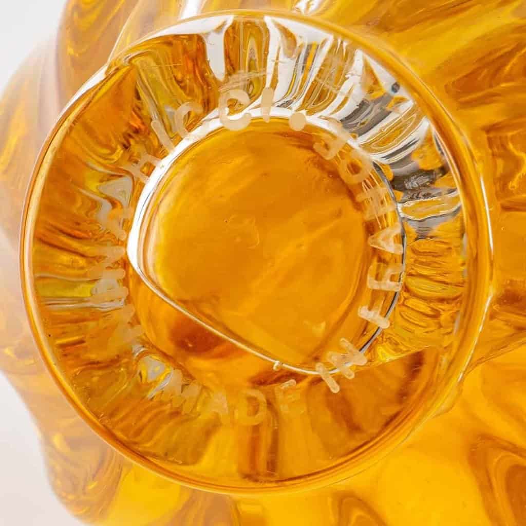 Flacon Géant « L’Air du Temps » cristal blanc avec parfum d’origine de Marc LALIQUE pour Nina RICCI | Biron Flacon Géant "L'Air du Temps" cristal blanc avec parfum d'origine de Marc LALIQUE pour Nina RICCI