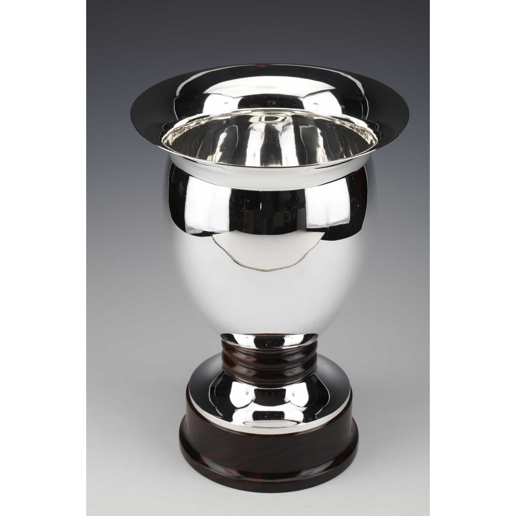 Vase en argent massif exécuté par l’orfèvre Bruxellois SIMONET | Biron Vase en argent massif exécuté par l’orfèvre Bruxellois SIMONET