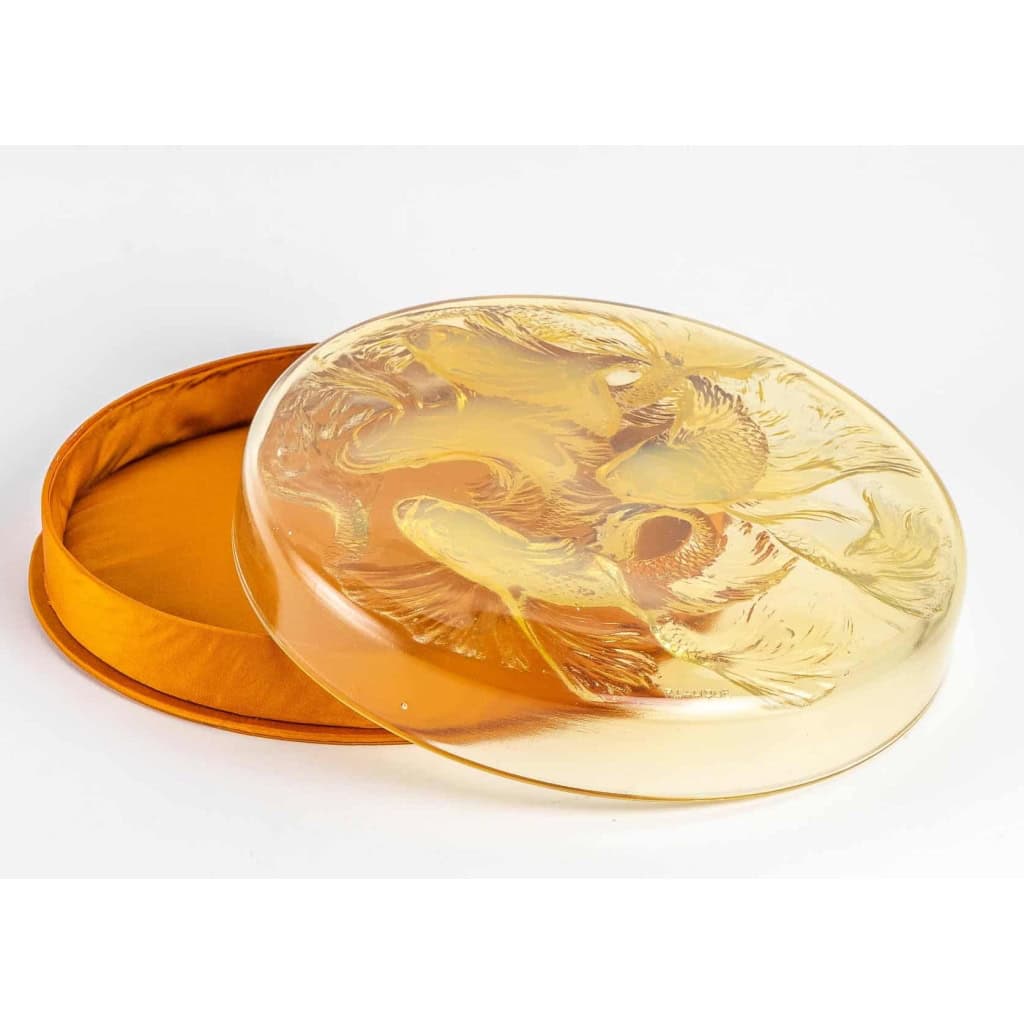 Boîte « Cyprins » verre jaune opalescent – vase satin orange de René LALIQUE | Biron Boîte « Cyprins » verre jaune opalescent - vase satin orange de René LALIQUE