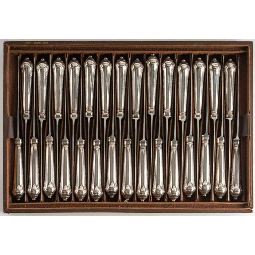 Ménagère « Elysée » Argent Massif (258 pièces + 35 pièces de service) de PUIFORCAT PARIS | Biron Ménagère "Elysée" Argent Massif (258 pièces + 35 pièces de service) de PUIFORCAT PARIS
