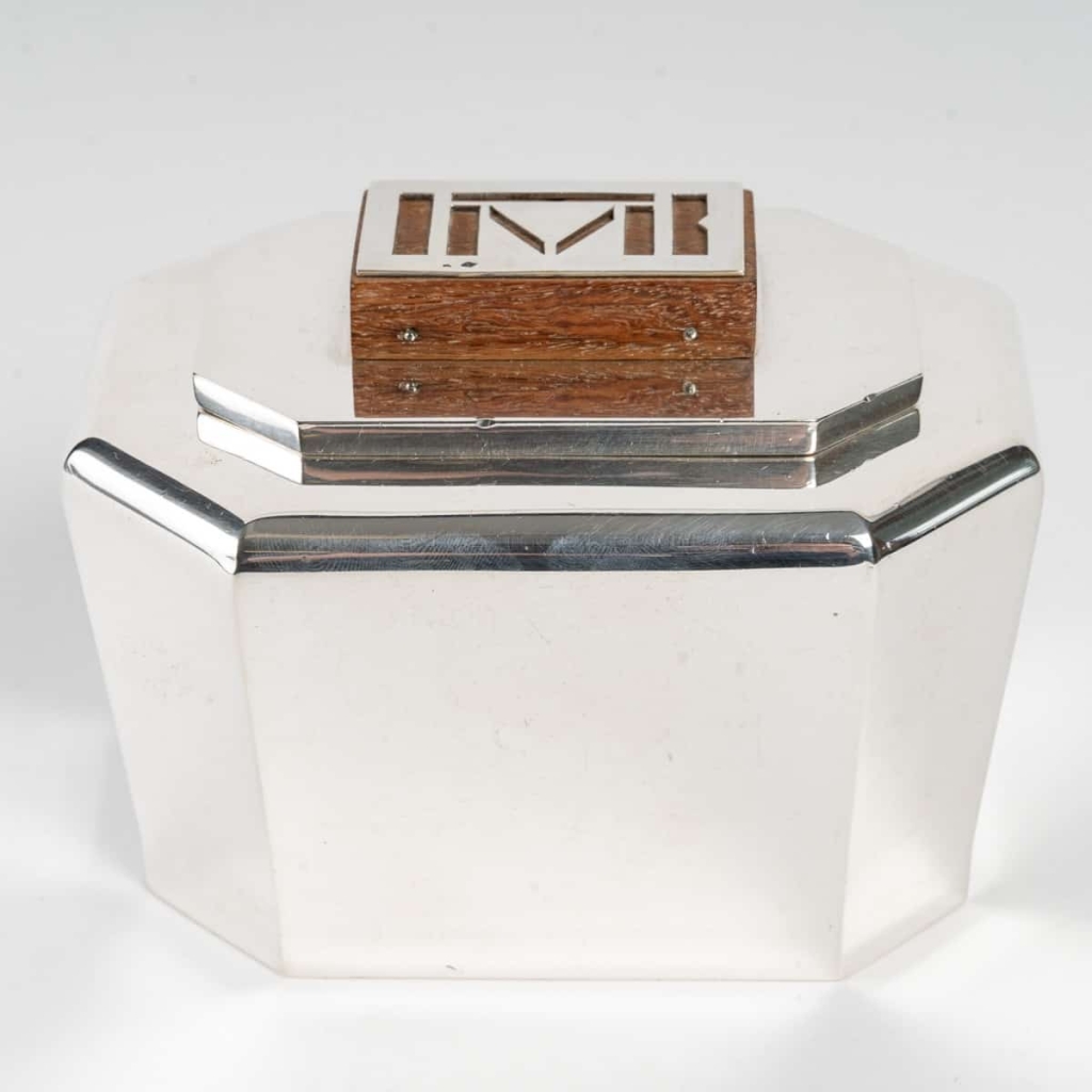 Service à Thé Et à Café à Pans Coupés Argent Massif Et Noyer de 1937 Jean E. PUIFORCAT | Biron Service à Thé Et à Café à Pans Coupés Argent Massif Et Noyer de 1937 Jean E. PUIFORCAT