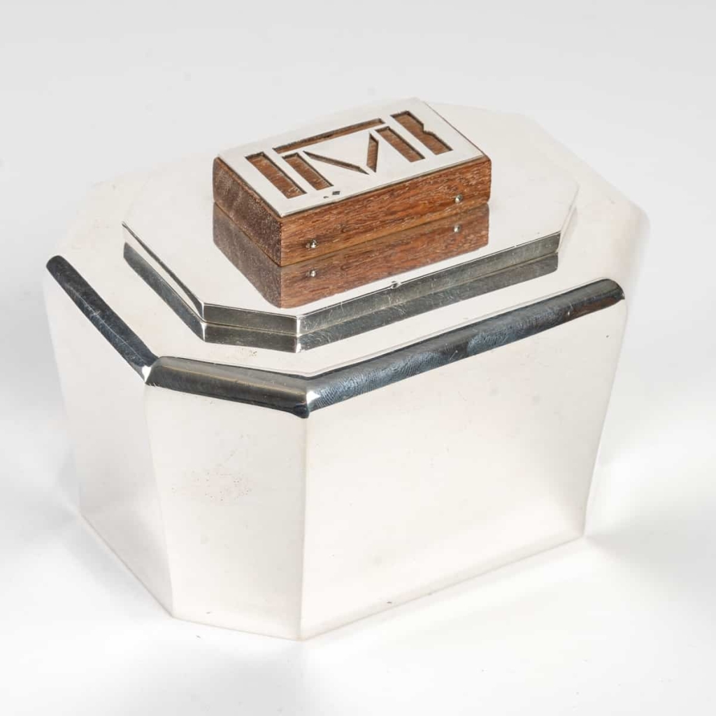 Service à Thé Et à Café à Pans Coupés Argent Massif Et Noyer de 1937 Jean E. PUIFORCAT | Biron Service à Thé Et à Café à Pans Coupés Argent Massif Et Noyer de 1937 Jean E. PUIFORCAT