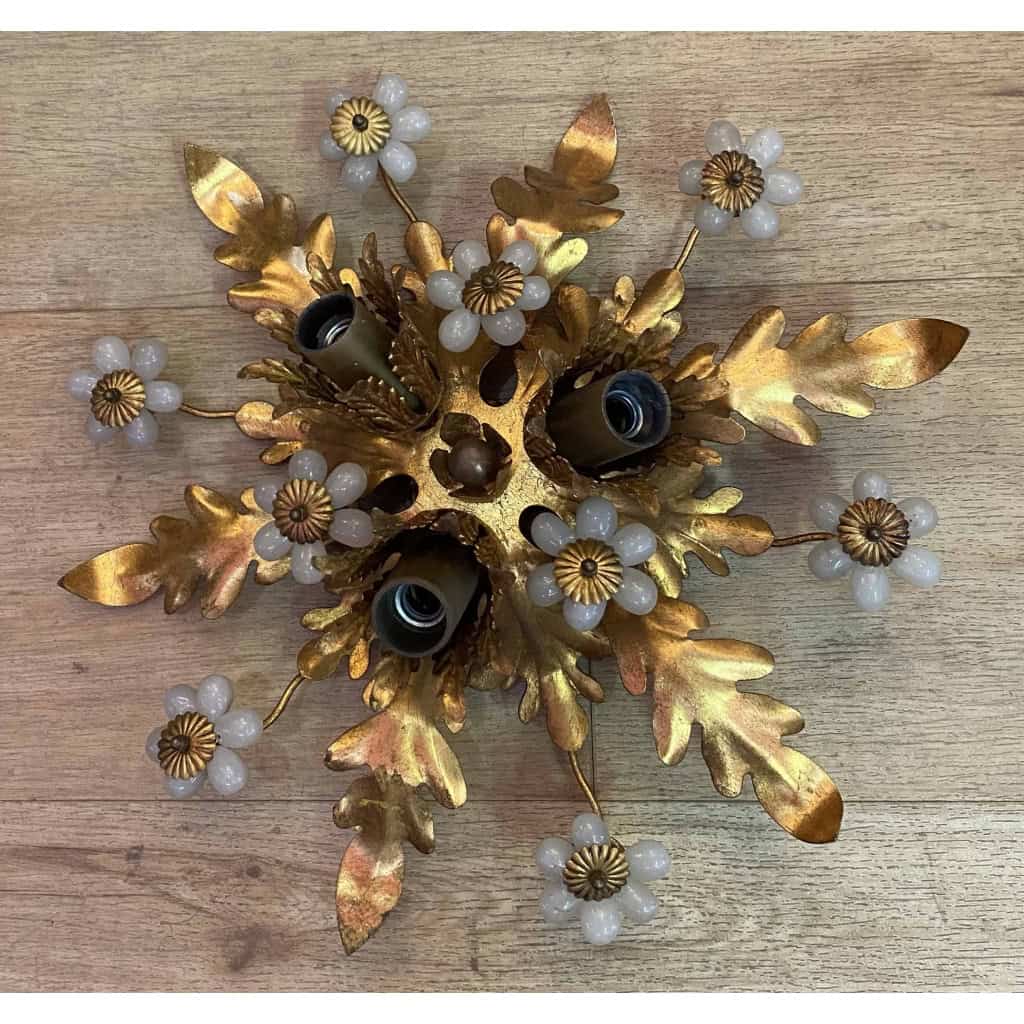 1970′ Plafonnier ou Applique à Décor de Fleurs et Feuilles en Métal Doré Style Maison Baguès Fleurs en Verre Opalescent | Biron ||||||||