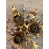 1970′ Plafonnier ou Applique à Décor de Fleurs et Feuilles en Métal Doré Style Maison Baguès Fleurs en Verre Opalescent | Biron 1970′ Plafonnier ou Applique à Décor de Fleurs et Feuilles en Métal Doré Style Maison Baguès Fleurs en Verre Opalescent