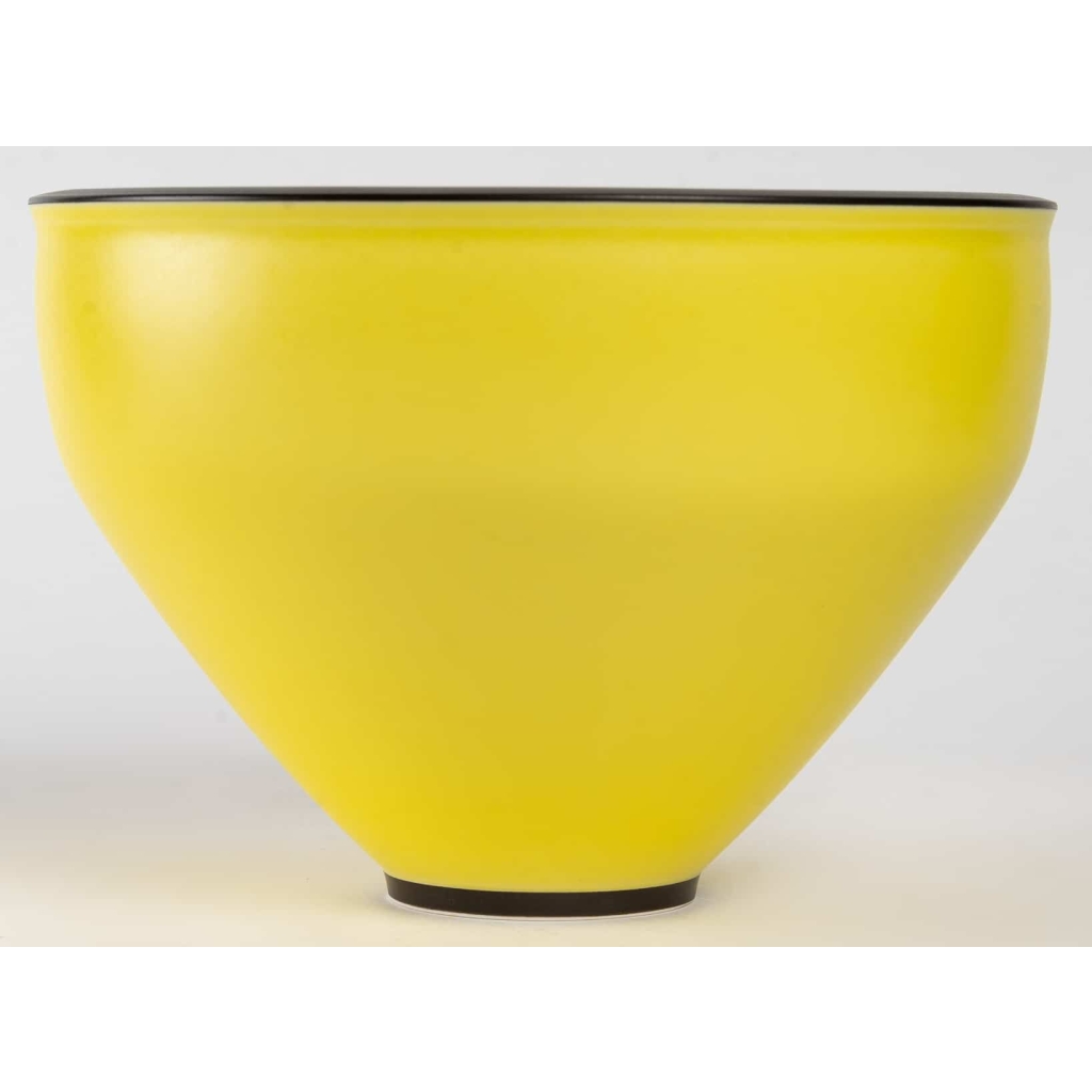 Grande coupe en porcelaine par Marc Uzan | Biron Grande coupe en porcelaine par Marc Uzan