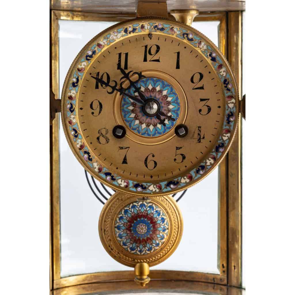 une pendule borne en bronze et email cloisonné | Biron une pendule borne en bronze et email cloisonné