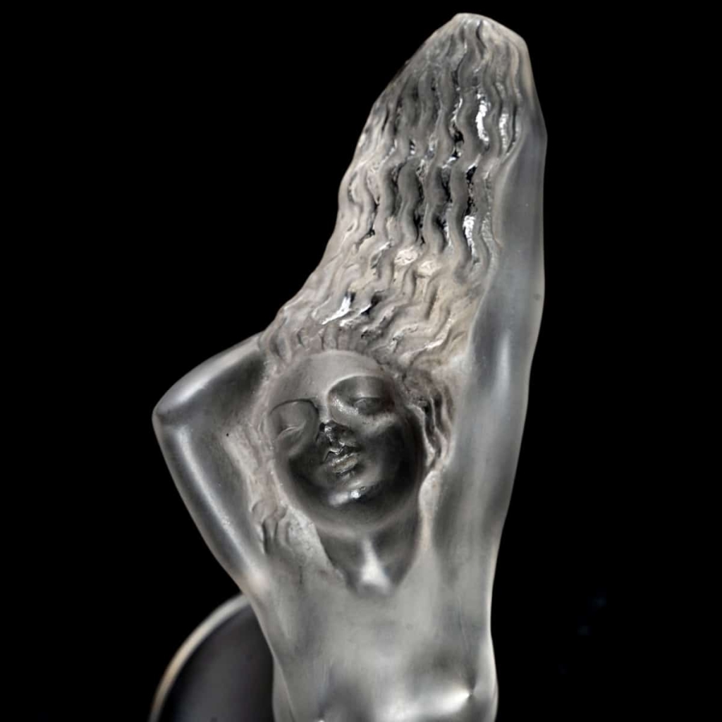 Mascotte « Chrysis » verre blanc de René LALIQUE | Biron Mascotte "Chrysis" verre blanc de René LALIQUE