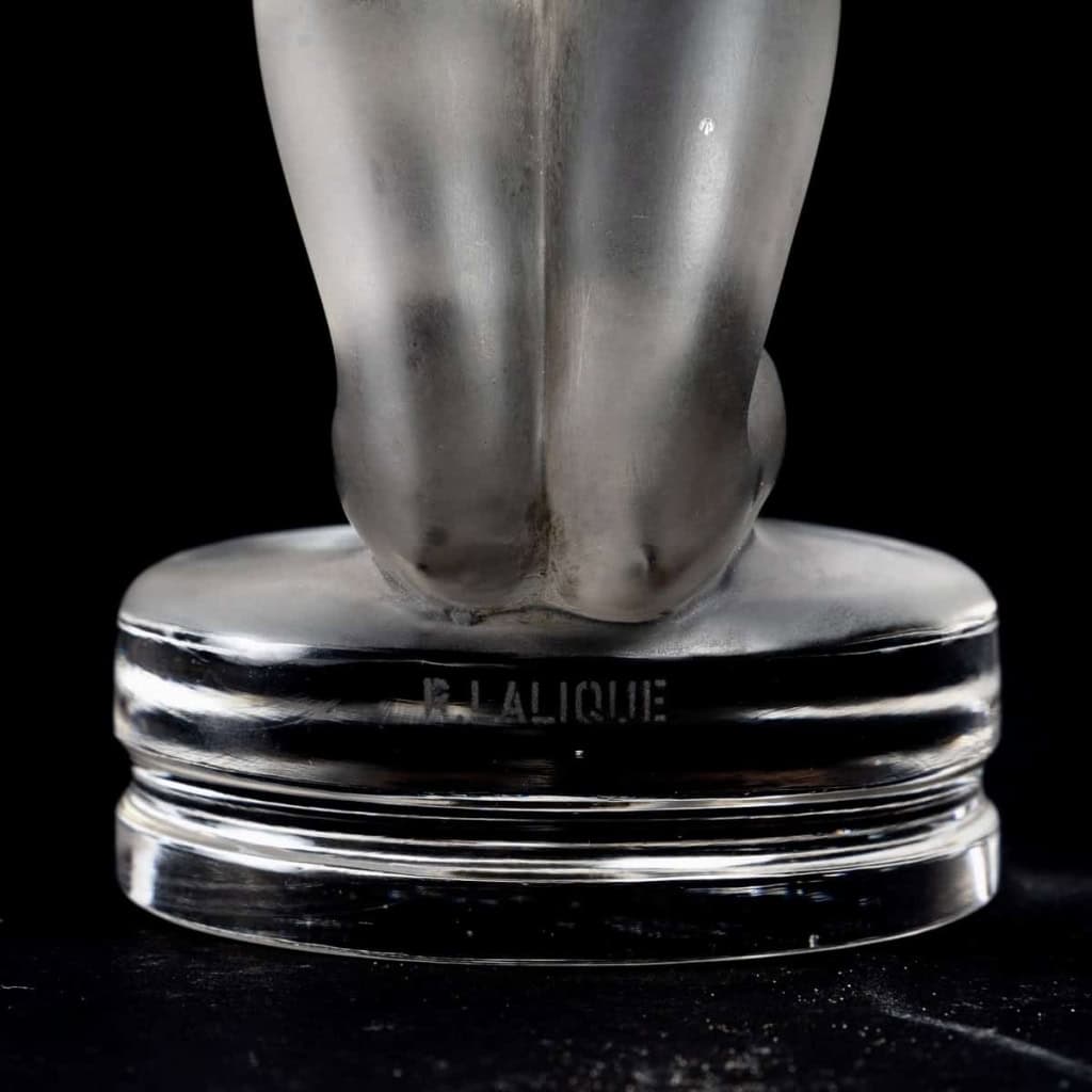 Mascotte « Chrysis » verre blanc de René LALIQUE | Biron Mascotte "Chrysis" verre blanc de René LALIQUE