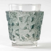 Vase « Bacchus » verre blanc patiné bleu de René LALIQUE | Biron Vase "Bacchus" verre blanc patiné bleu de René LALIQUE
