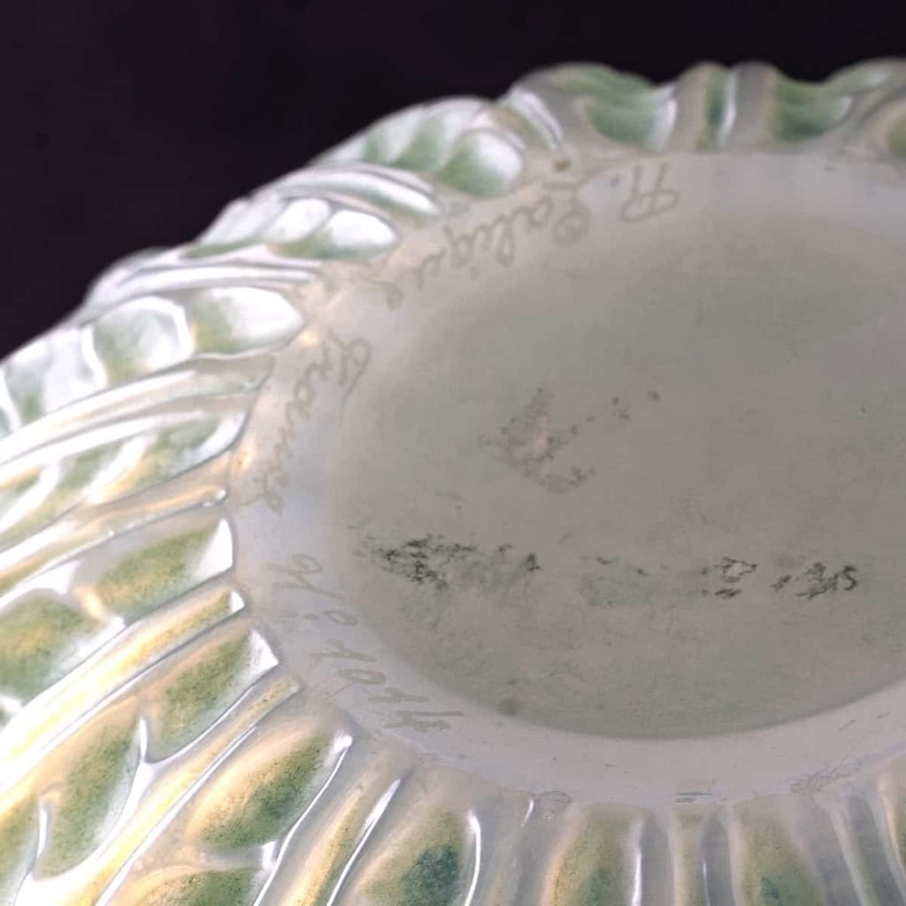 Vase « Malesherbes » verre opalescent double couche patiné vert de René LALIQUE | Biron Vase "Malesherbes" verre opalescent double couche patiné vert de René LALIQUE