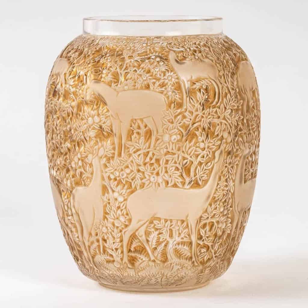 Vase « Biches » verre blanc patiné sépia de René LALIQUE | Biron Vase "Biches" verre blanc patiné sépia de René LALIQUE
