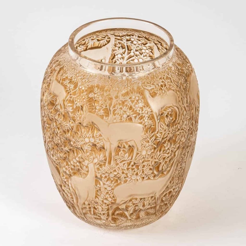 Vase « Biches » verre blanc patiné sépia de René LALIQUE | Biron Vase "Biches" verre blanc patiné sépia de René LALIQUE