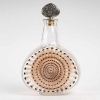 Carafe Reine Marguerite verre blanc émaillé marron patiné sépia bouchon métal de René LALIQUE | Biron Carafe Reine Marguerite verre blanc émaillé marron patiné sépia bouchon métal de René LALIQUE