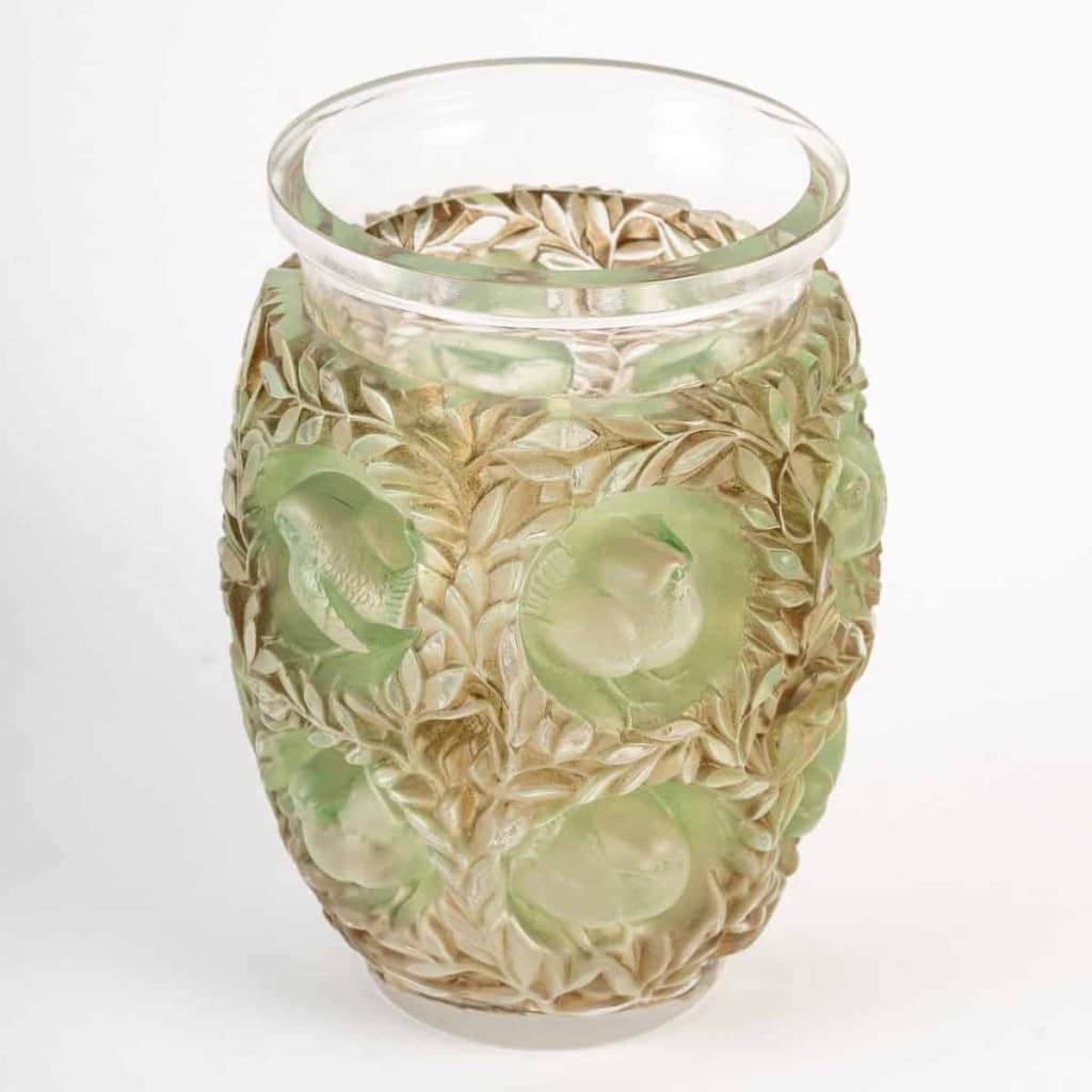Vase « Bagatelle » verre blanc patiné vert et sépia de René LALIQUE | Biron Vase "Bagatelle" verre blanc patiné vert et sépia de René LALIQUE