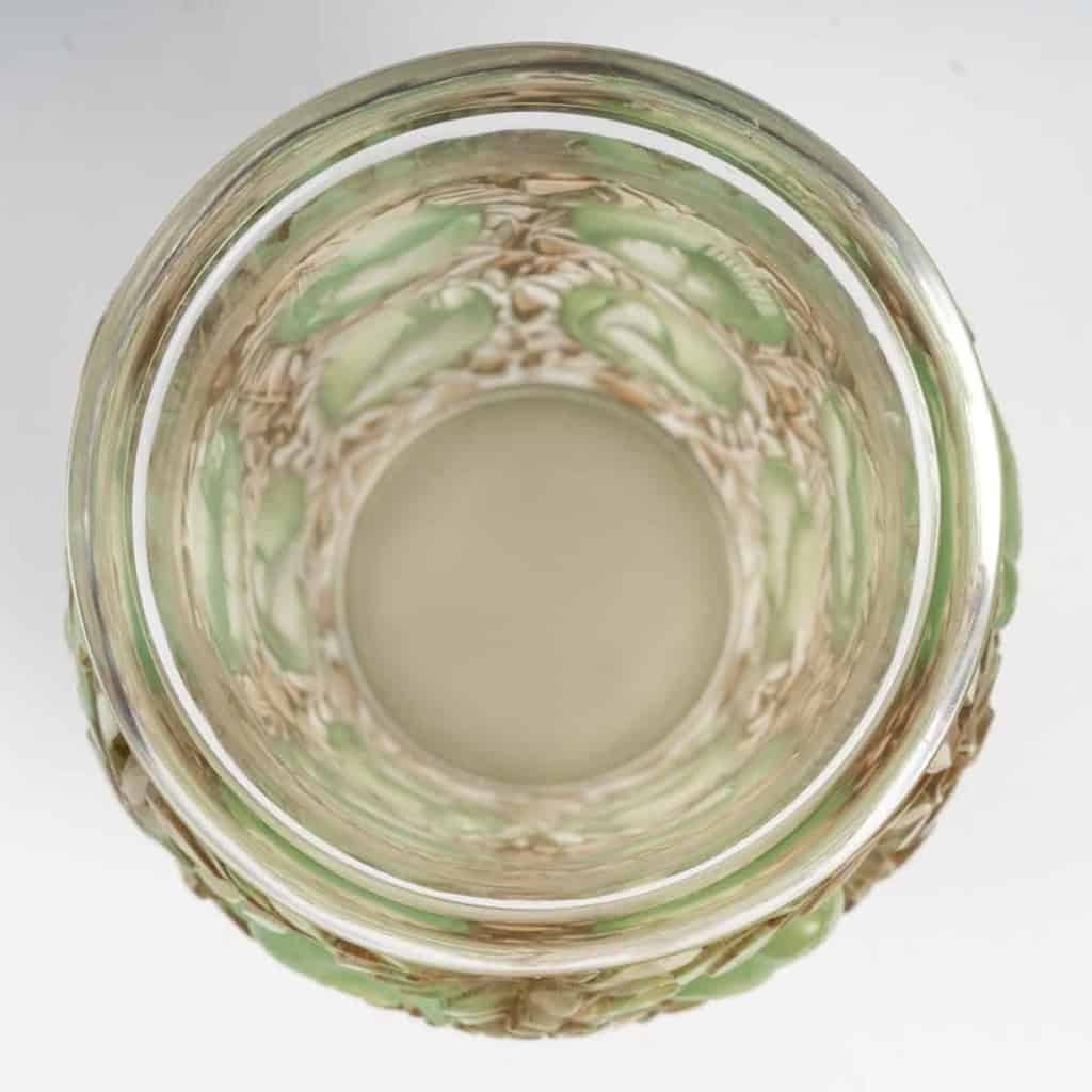 Vase « Bagatelle » verre blanc patiné vert et sépia de René LALIQUE | Biron Vase "Bagatelle" verre blanc patiné vert et sépia de René LALIQUE