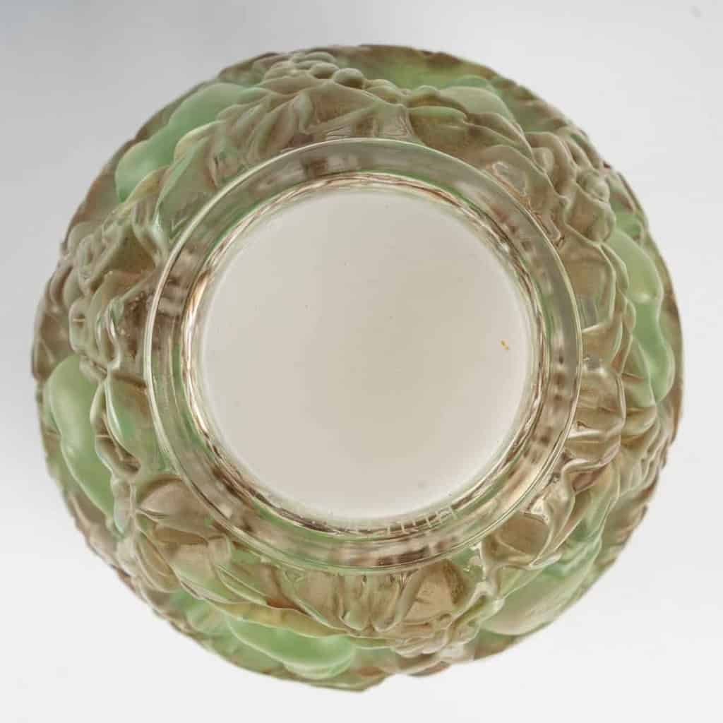 Vase « Bagatelle » verre blanc patiné vert et sépia de René LALIQUE | Biron Vase "Bagatelle" verre blanc patiné vert et sépia de René LALIQUE