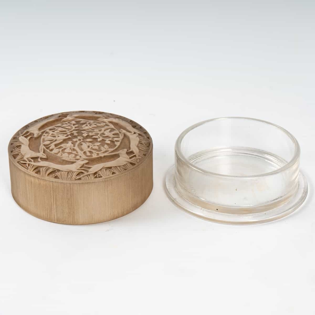 Boîte « Fontainebleau » verre blanc patiné sépia de René LALIQUE | Biron Boîte « Fontainebleau » verre blanc patiné sépia de René LALIQUE