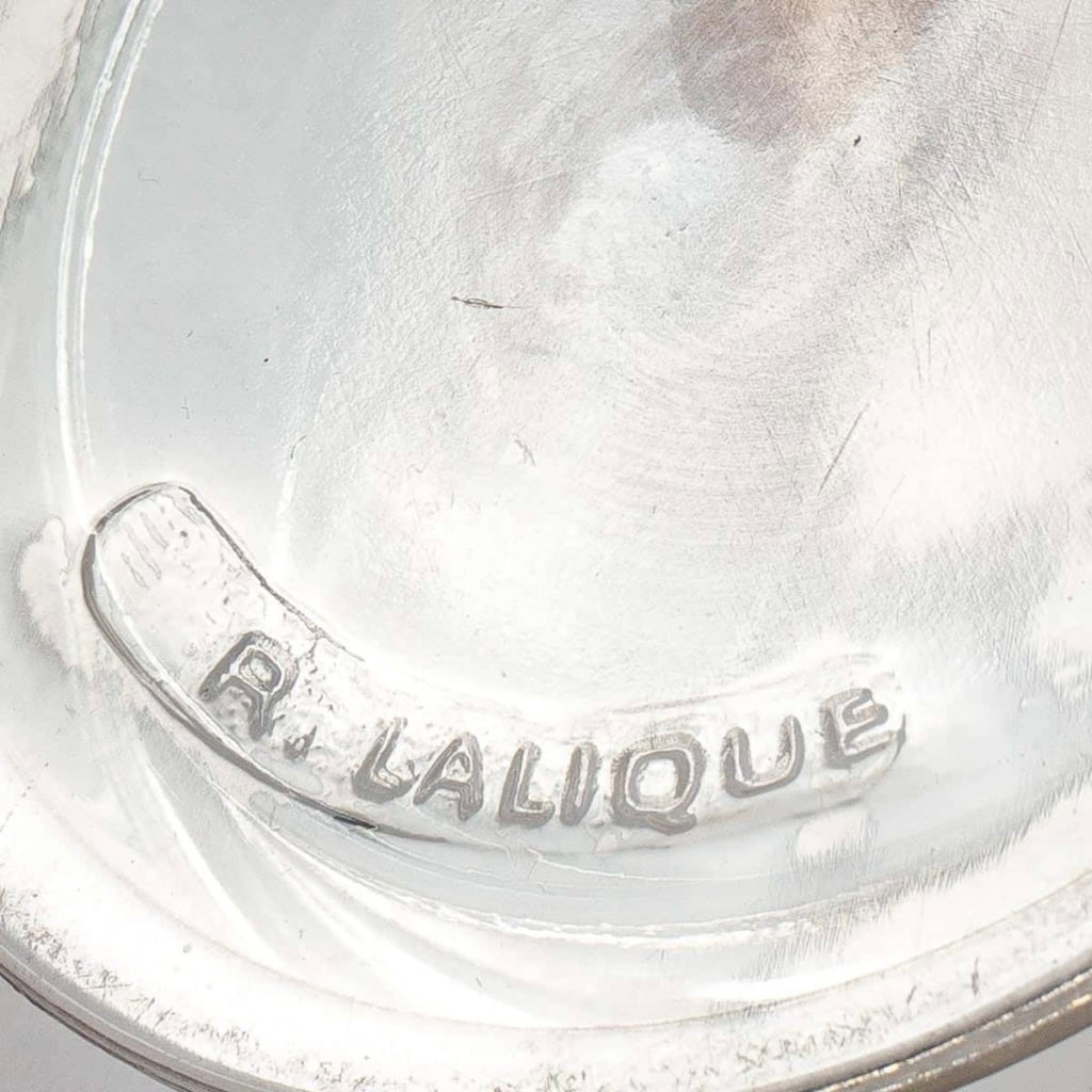 Boîte « Fontainebleau » verre blanc patiné sépia de René LALIQUE | Biron Boîte « Fontainebleau » verre blanc patiné sépia de René LALIQUE