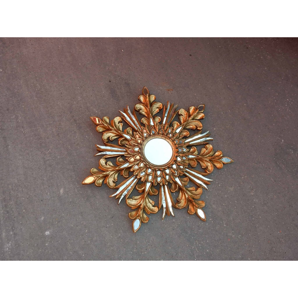 1970′ Miroir Soleil Décor Flocon De Neige, Bois Doré, Diamètre 72 cm | Biron 1970′ Miroir Soleil Décor Flocon De Neige, Bois Doré, Diamètre 72 cm