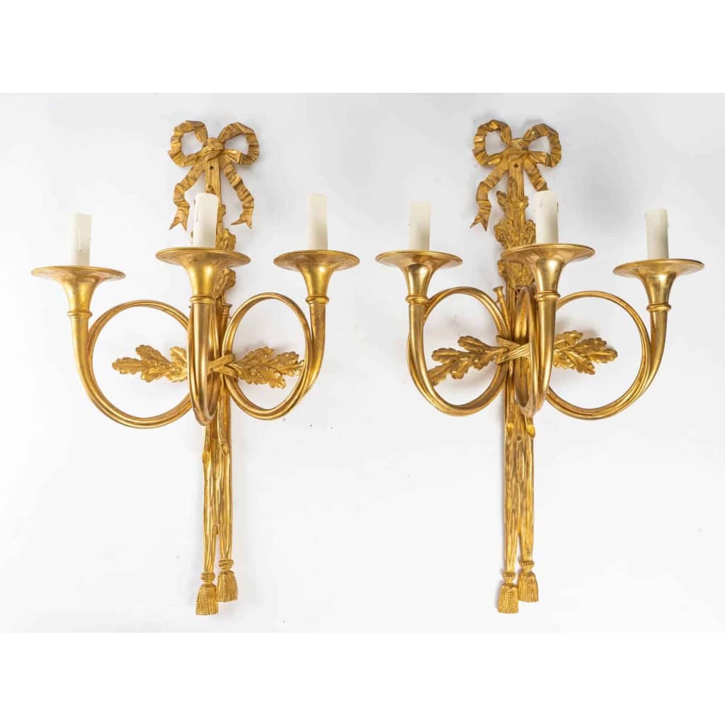 Paire d’appliques de style Louis XVI d’époque Napoléon III (1848 – 1870). | Biron |||