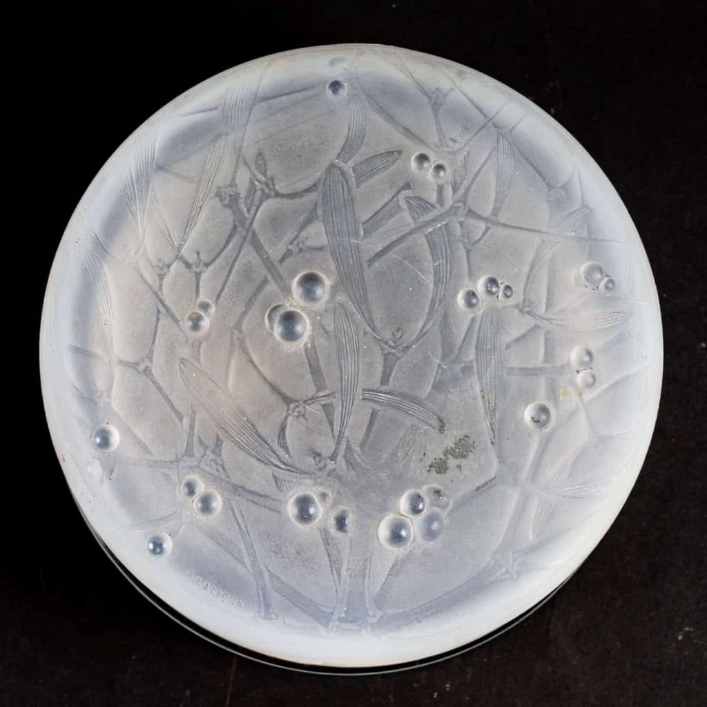 Boîte « Gui » verre opalescent de René LALIQUE | Biron Boîte "Gui" verre opalescent de René LALIQUE
