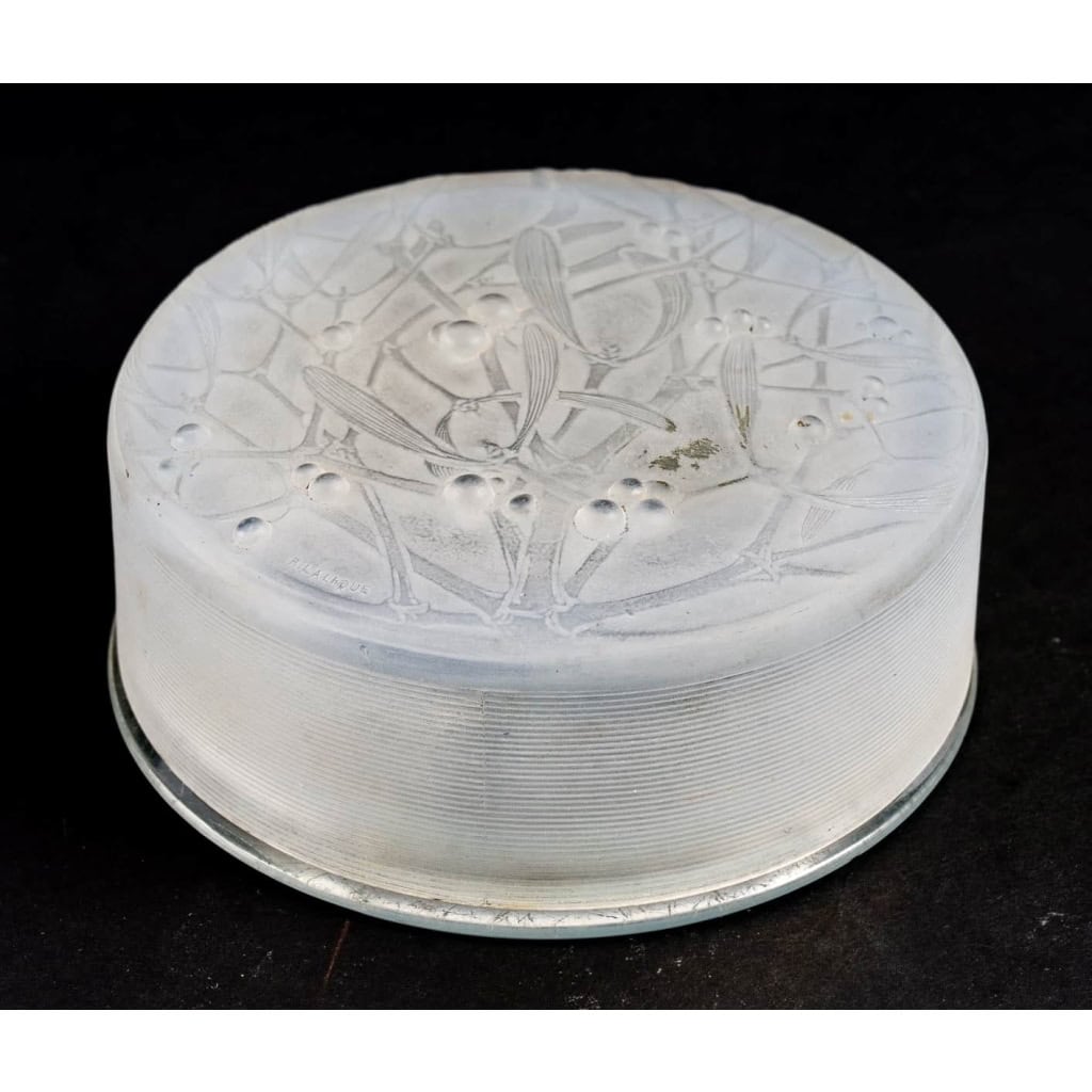 Boîte « Gui » verre opalescent de René LALIQUE | Biron Boîte "Gui" verre opalescent de René LALIQUE