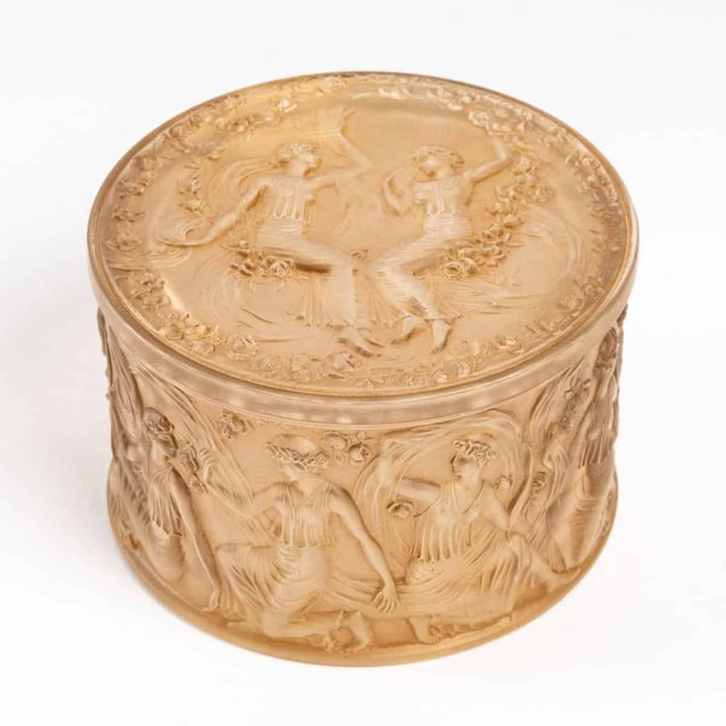 Boîte « Figurines et Voiles » verre blanc patiné sépia de René LALIQUE | Biron |||||||