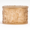 Boîte « Figurines et Voiles » verre blanc patiné sépia de René LALIQUE | Biron Boîte "Figurines et Voiles" verre blanc patiné sépia de René LALIQUE