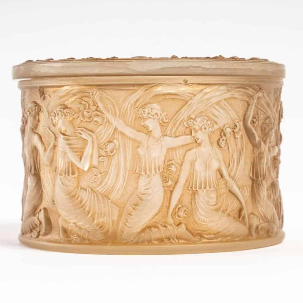 Boîte « Figurines et Voiles » verre blanc patiné sépia de René LALIQUE | Biron Boîte "Figurines et Voiles" verre blanc patiné sépia de René LALIQUE