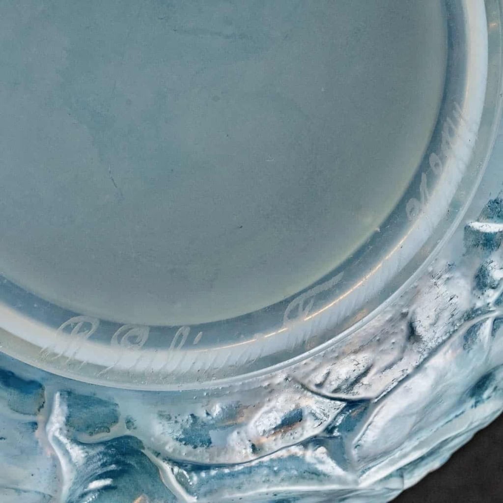 Vase « Monnaie du Pape » verre opalescent double couche patiné bleu de René LALIQUE | Biron Vase "Monnaie du Pape" verre opalescent double couche patiné bleu de René LALIQUE