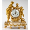 Belle Pendule en marbre blanc et bronze doré XVIIIème siècle | Biron ||||||