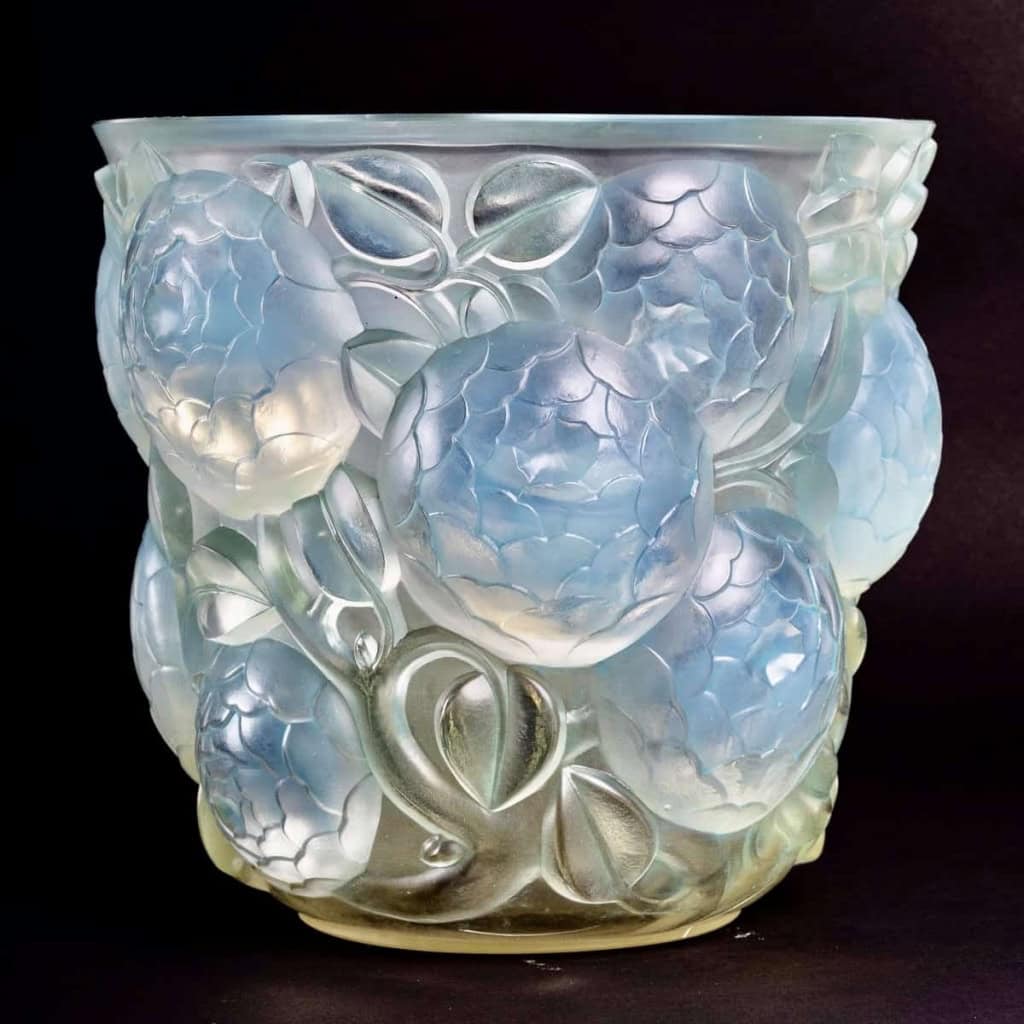 Vase « Oran » verre opalescent patiné bleu et vert de René LALIQUE | Biron Vase "Oran" verre opalescent patiné bleu et vert de René LALIQUE