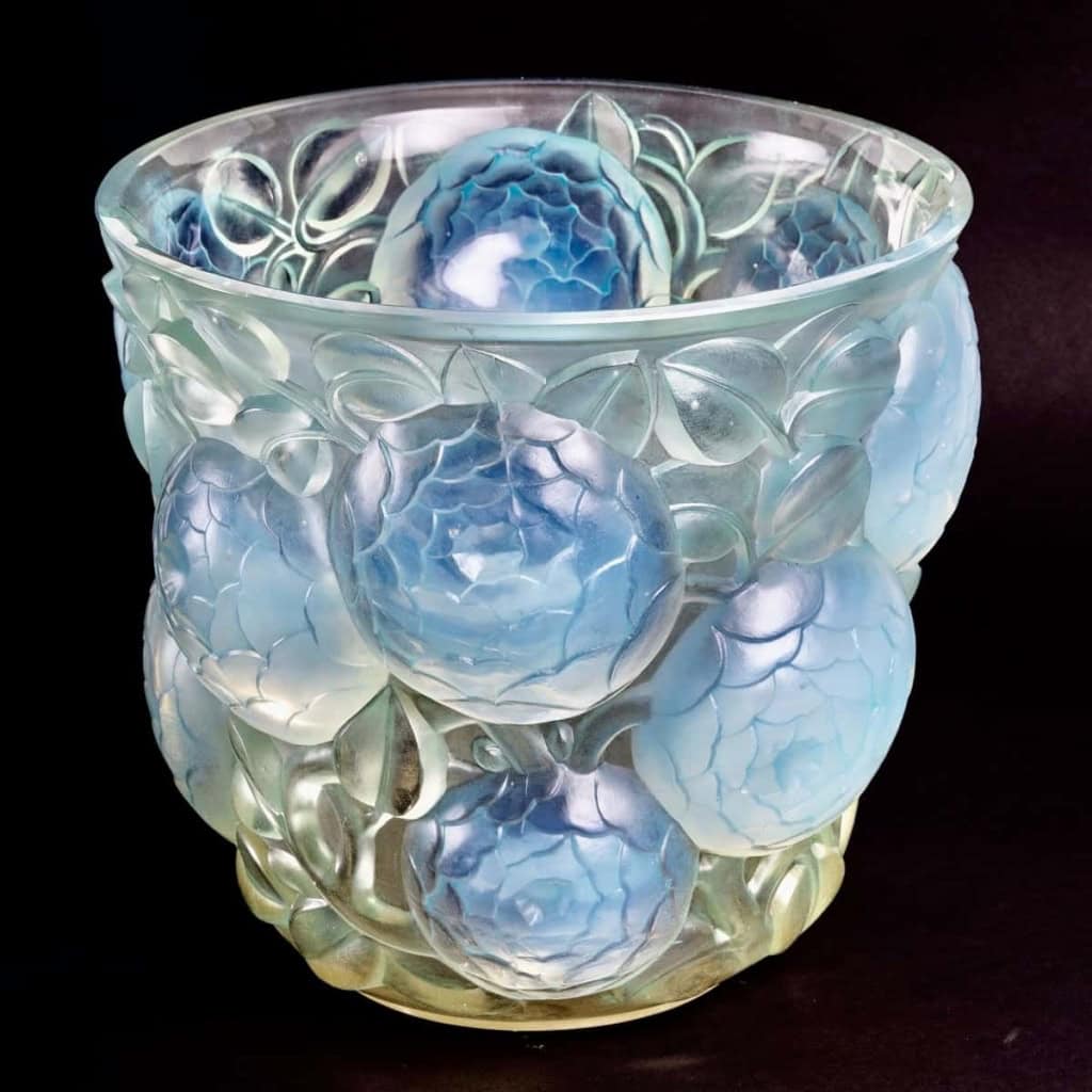 Vase « Oran » verre opalescent patiné bleu et vert de René LALIQUE | Biron Vase "Oran" verre opalescent patiné bleu et vert de René LALIQUE