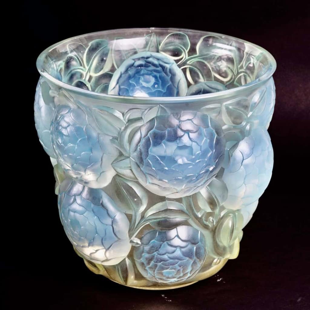 Vase « Oran » verre opalescent patiné bleu et vert de René LALIQUE | Biron Vase "Oran" verre opalescent patiné bleu et vert de René LALIQUE