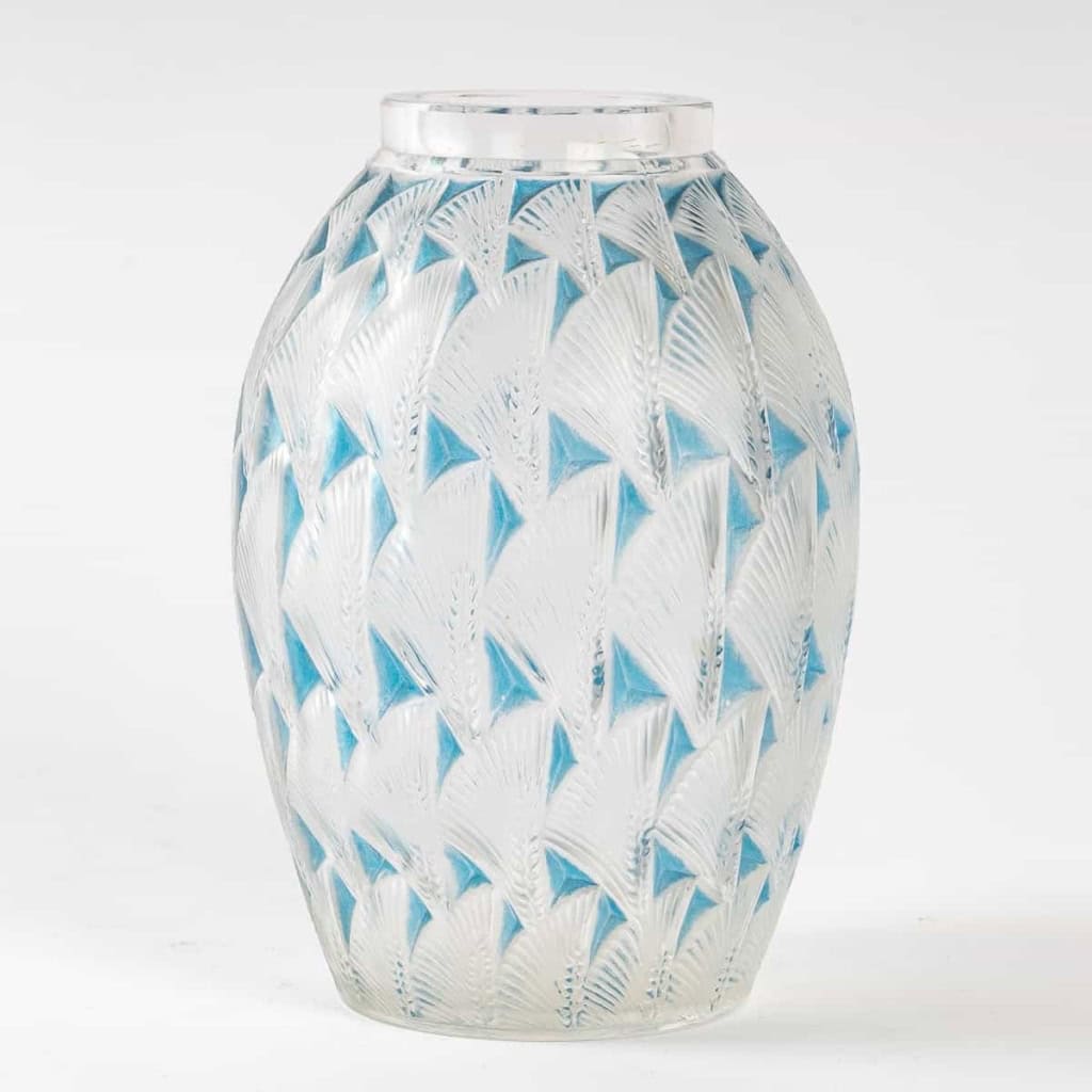 Vase « Grignon » verre blanc patiné bleu de René LALIQUE | Biron |||||