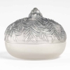 Boîte « Vallauris » verre blanc patiné bleu de René LALIQUE | Biron Boîte "Vallauris" verre blanc patiné bleu de René LALIQUE