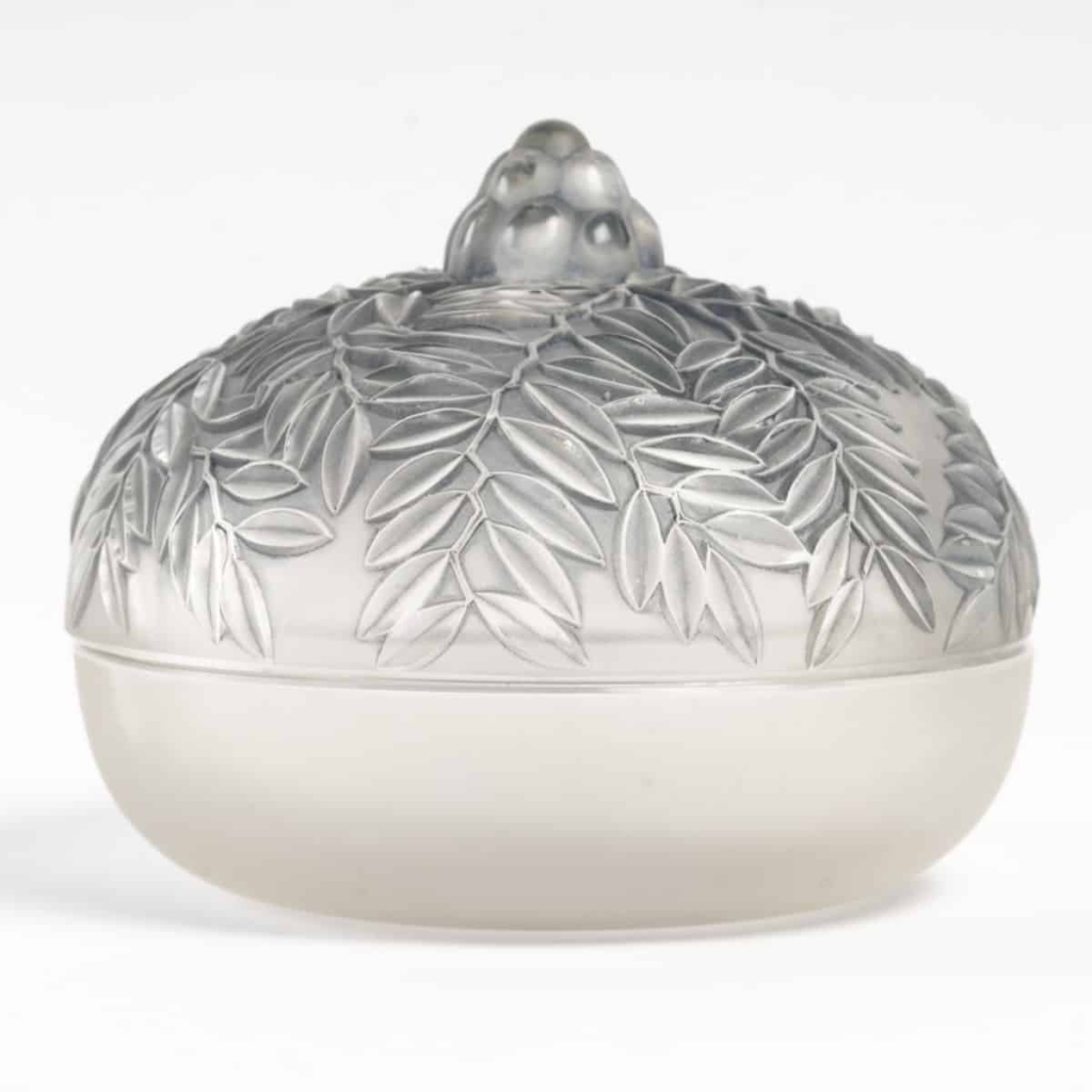 Boîte « Vallauris » verre blanc patiné bleu de René LALIQUE | Biron Boîte "Vallauris" verre blanc patiné bleu de René LALIQUE