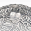 Boîte « Vallauris » verre blanc patiné bleu de René LALIQUE | Biron Boîte "Vallauris" verre blanc patiné bleu de René LALIQUE