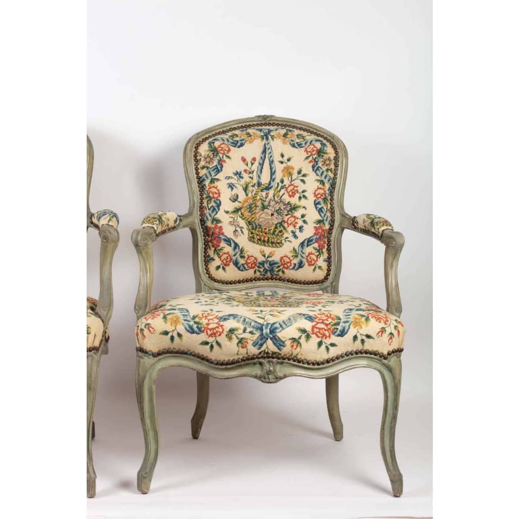 Paire de fauteuils cabriolets d'époque Louis XV (1724 - 1774).