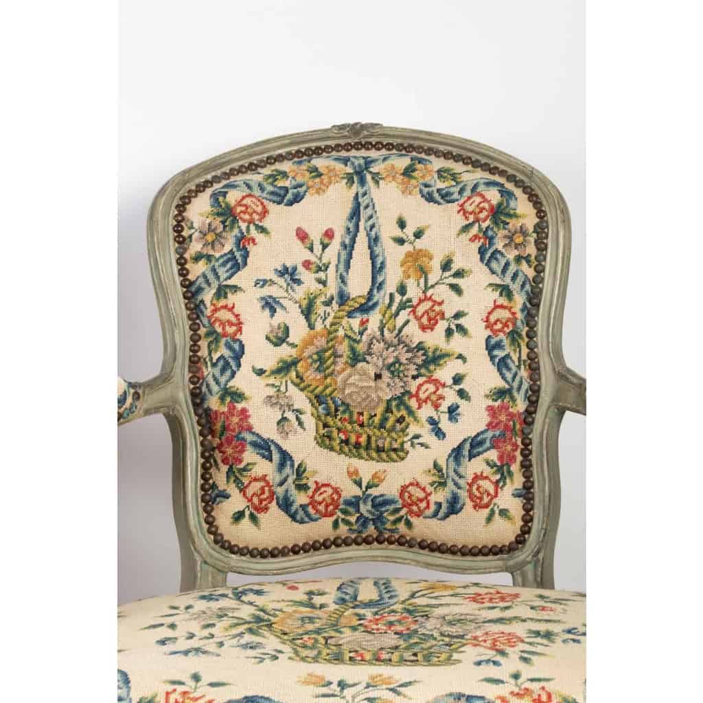 Paire de fauteuils cabriolets d'époque Louis XV (1724 - 1774).