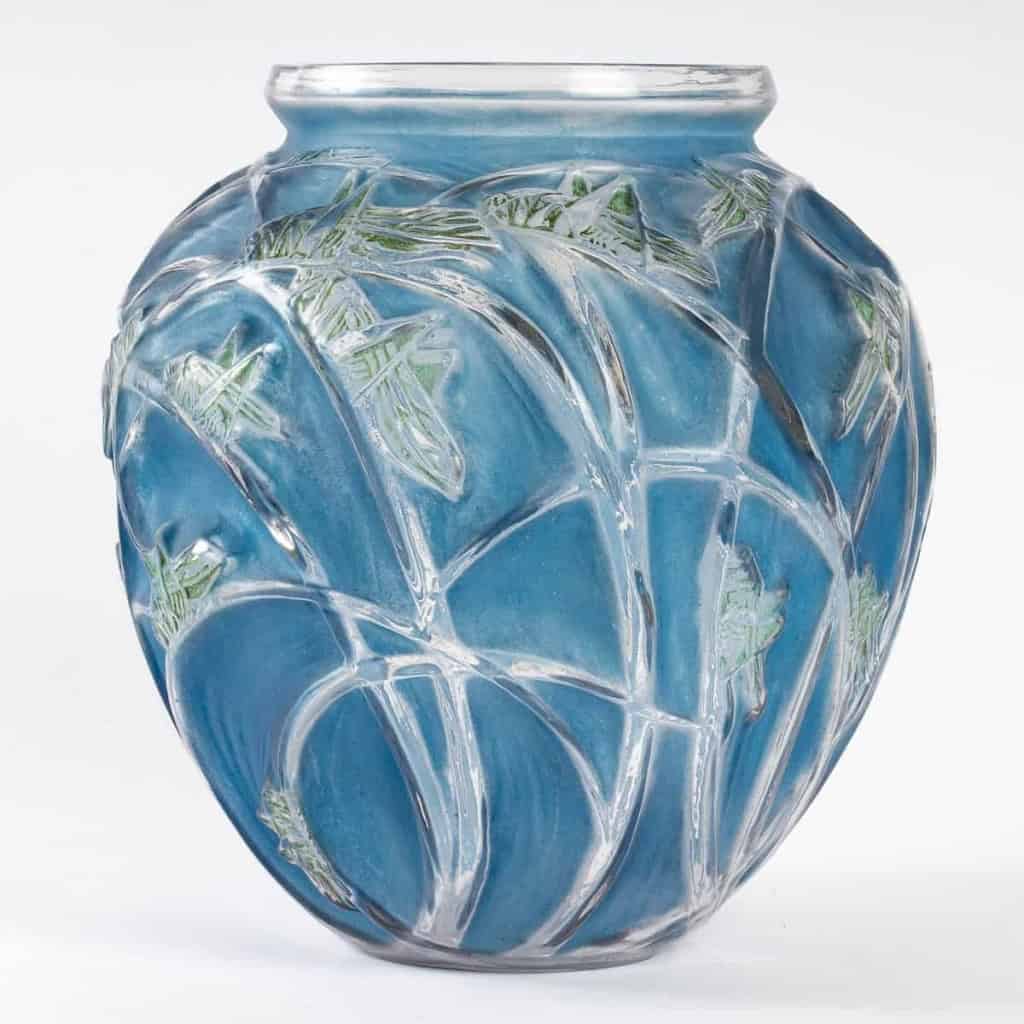 Vase « Sauterelles » verre blanc patiné d’origine bleu et vert de René LALIQUE | Biron Vase "Sauterelles" verre blanc patiné d'origine bleu et vert de René LALIQUE
