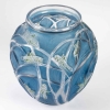 Vase « Sauterelles » verre blanc patiné d’origine bleu et vert de René LALIQUE | Biron Vase "Sauterelles" verre blanc patiné d'origine bleu et vert de René LALIQUE
